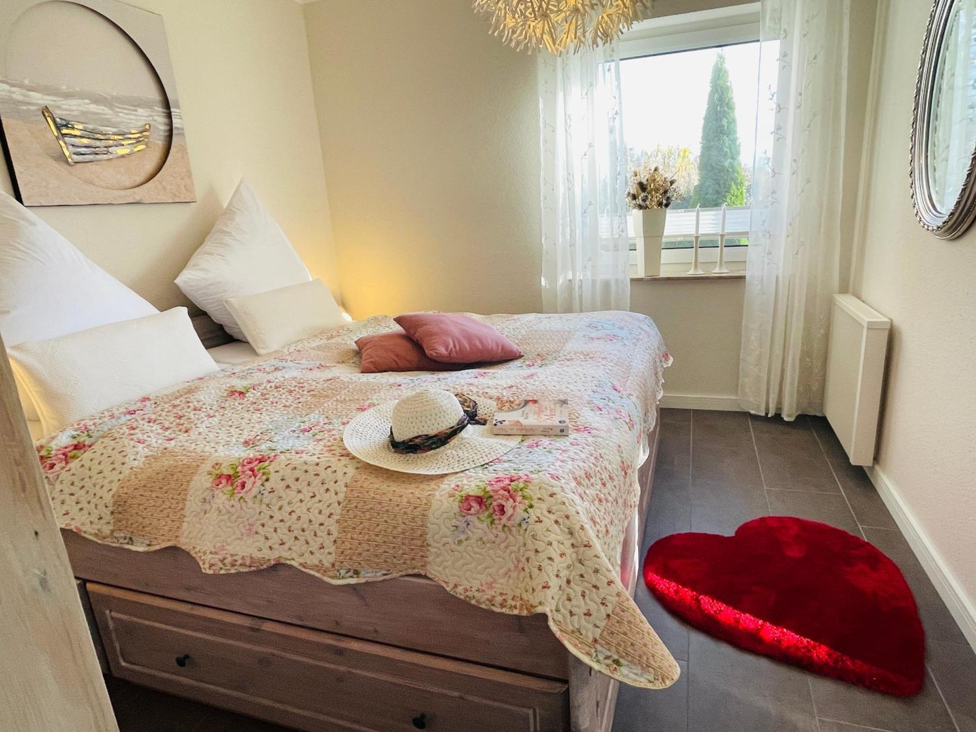 Segelund - Zeit Fuer Uns- Ruhige Und Sonnige Ferienwohnung Mit Terrasse Und Garten Nahe Strand Und Ostsee Schonhagen  Luaran gambar