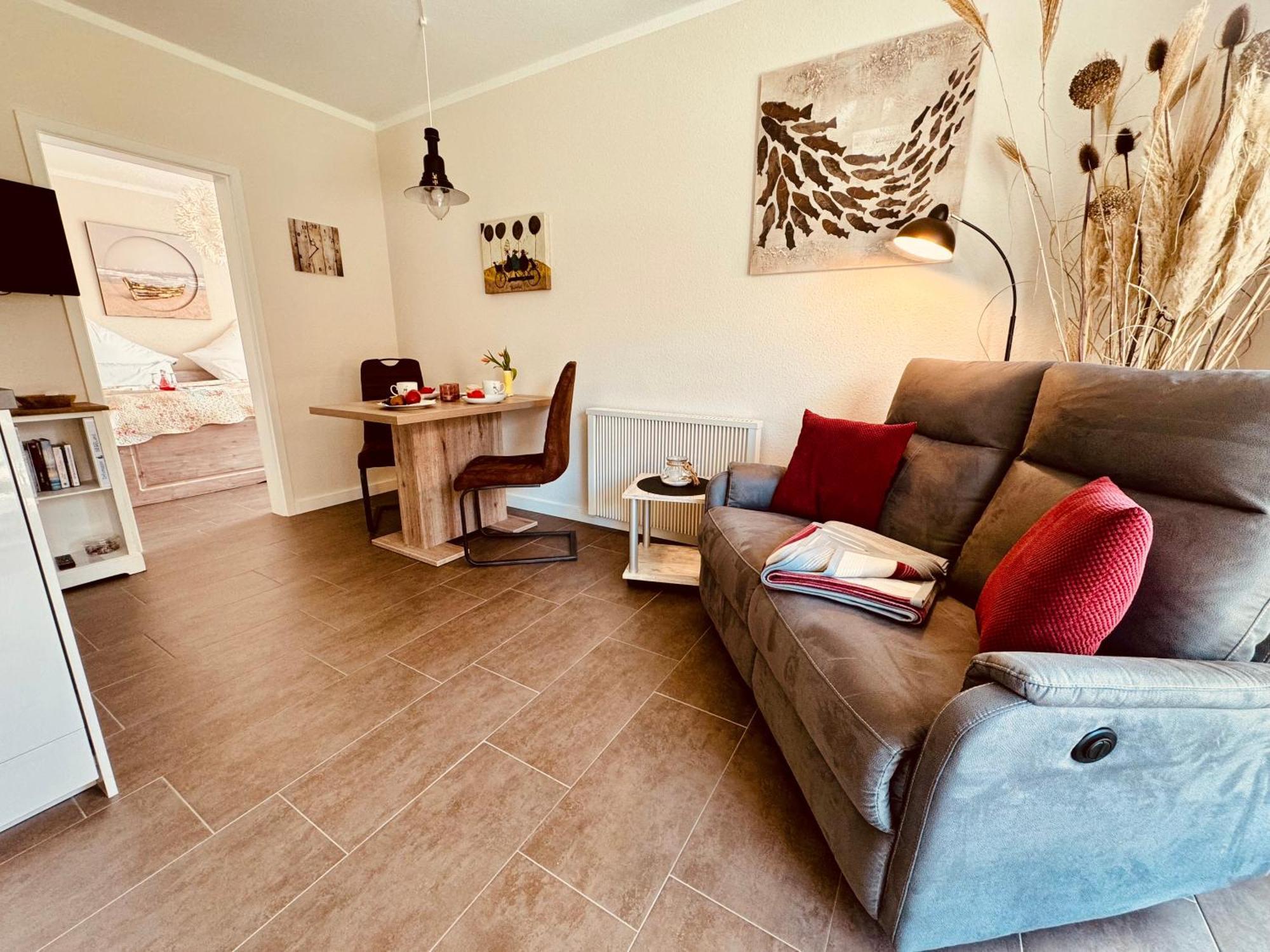 Segelund - Zeit Fuer Uns- Ruhige Und Sonnige Ferienwohnung Mit Terrasse Und Garten Nahe Strand Und Ostsee Schonhagen  Luaran gambar